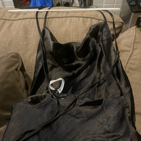 Black dress open back and some stretch with slit - Picture 2 of 5